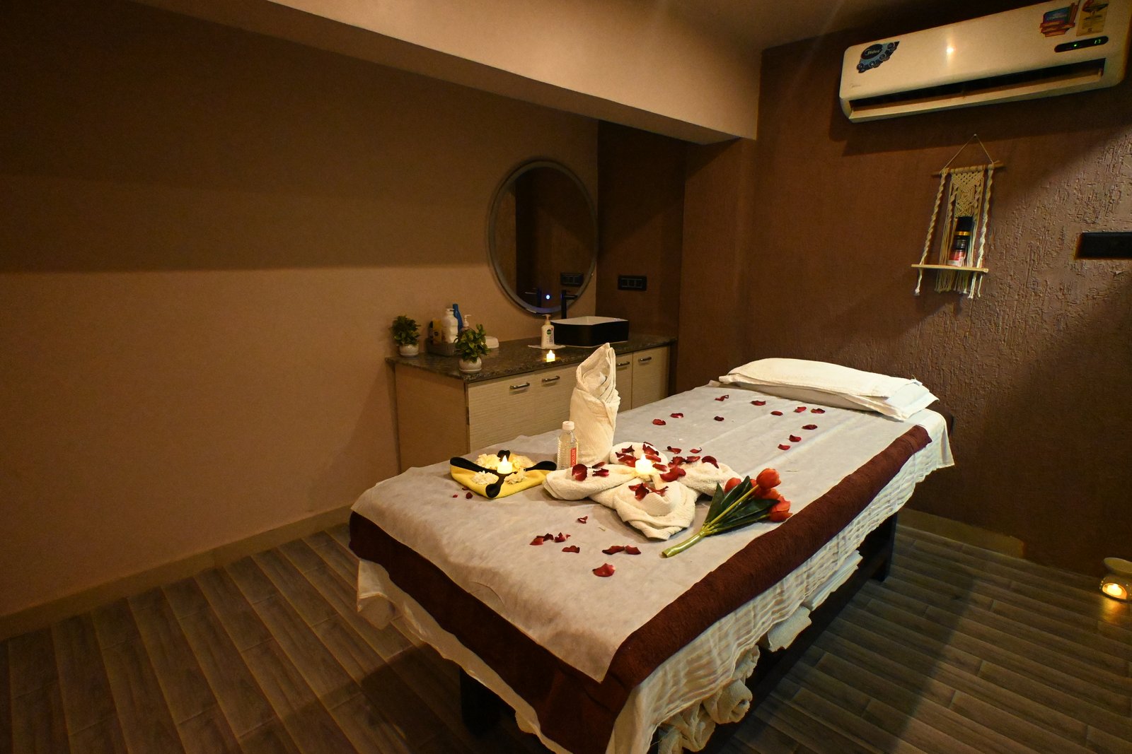 spa in Hadapsar, Pune